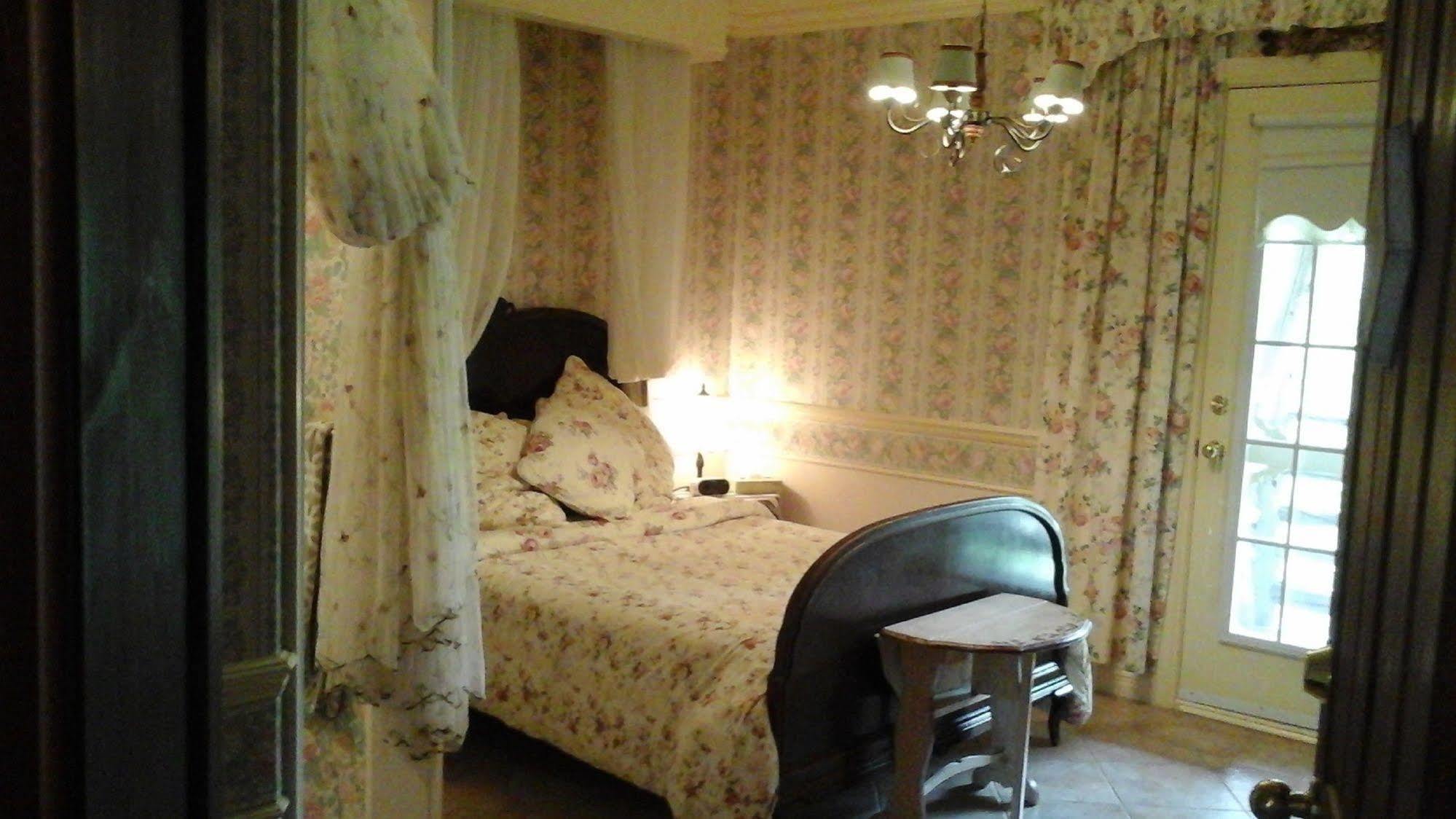 เลส์ ชาร์แดงส์ เดอ ลาชิลเล มิลล์เฟยล์ Bed & Breakfast La Conception ภายนอก รูปภาพ